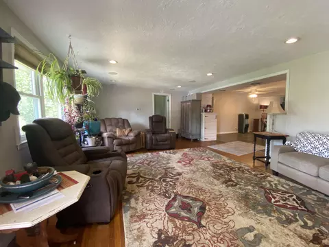 Living - 3127 Woods Dr, Springfield, OH 45506 photo 1 of 5