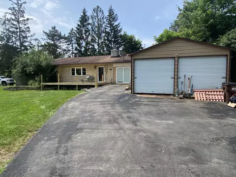 3127 Woods Dr, Springfield, OH 45506