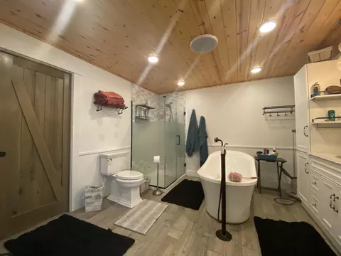 Bath - 3127 Woods Dr, Springfield, OH 45506 photo 3 of 3