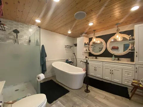 Bath - 3127 Woods Dr, Springfield, OH 45506 photo 2 of 3