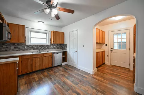 Entry Way - 405 S Belmont Ave, Springfield, OH 45505 photo 1 of 1