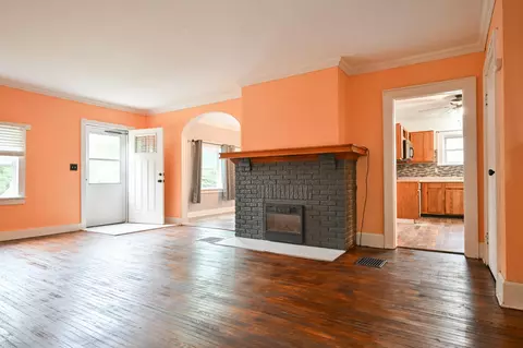 Living - 405 S Belmont Ave, Springfield, OH 45505 photo 4 of 7