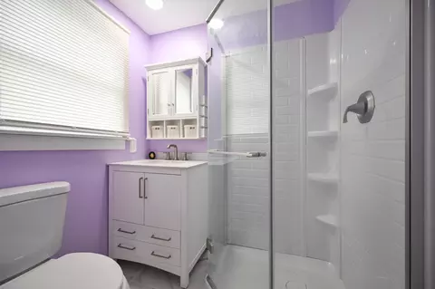 Bath - 405 S Belmont Ave, Springfield, OH 45505 photo 2 of 6