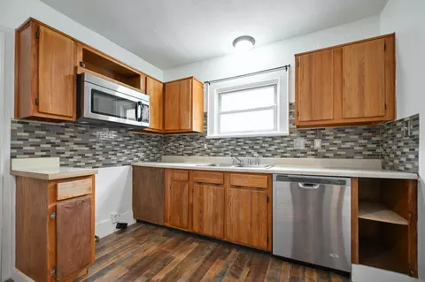Kitchen - 405 S Belmont Ave, Springfield, OH 45505 photo 3 of 4