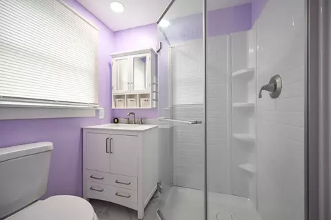 Bath - 405 S Belmont Ave, Springfield, OH 45505 photo 1 of 6