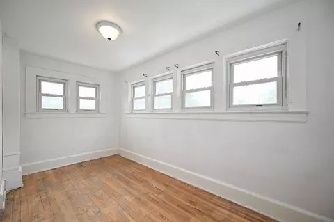 Bedroom - 405 S Belmont Ave, Springfield, OH 45505 photo 2 of 12