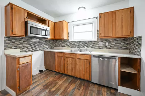 Kitchen - 405 S Belmont Ave, Springfield, OH 45505 photo 2 of 4