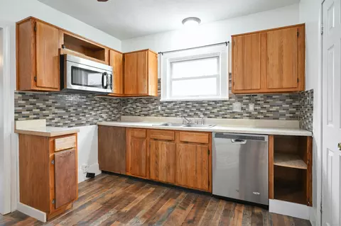 Kitchen - 405 S Belmont Ave, Springfield, OH 45505 photo 4 of 4