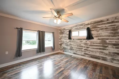 Living - 405 S Belmont Ave, Springfield, OH 45505 photo 1 of 7