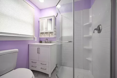 Bath - 405 S Belmont Ave, Springfield, OH 45505 photo 3 of 6