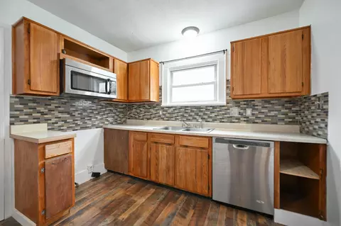 Kitchen - 405 S Belmont Ave, Springfield, OH 45505 photo 1 of 4