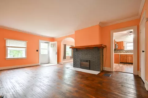 Living - 405 S Belmont Ave, Springfield, OH 45505 photo 5 of 7