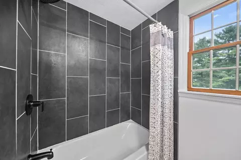 Bath - 4817 N River Road Rd, Springfield, OH 45502 photo 3 of 5