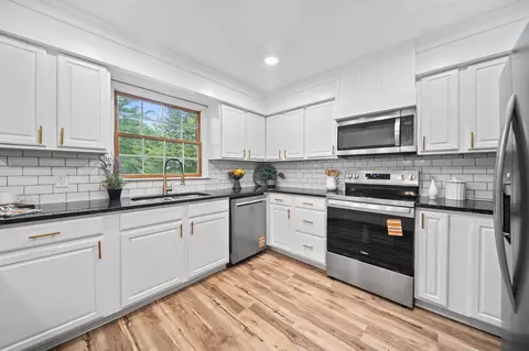 Kitchen - 4817 N River Road Rd, Springfield, OH 45502 photo 3 of 4