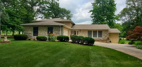 16225 Nottingham Dr, Wapakoneta, OH 45895