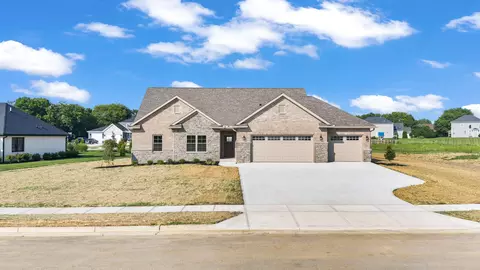 2573 Pleasant View Dr, Troy, OH 45373