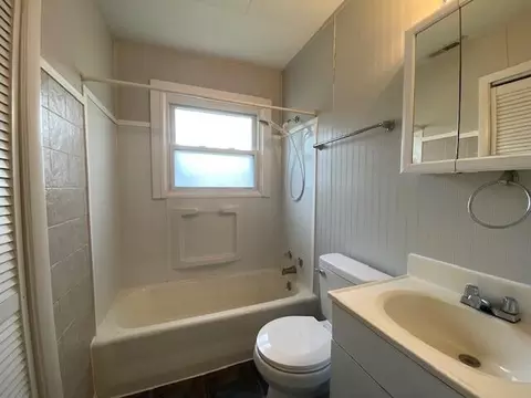 Bath - 540 Mead Ln, Springfield, OH 45506 photo 1 of 1