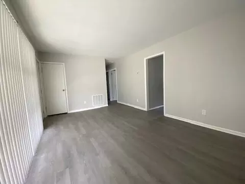 Living - 540 Mead Ln, Springfield, OH 45506 photo 3 of 5