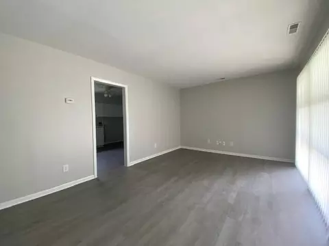 Living - 540 Mead Ln, Springfield, OH 45506 photo 2 of 5