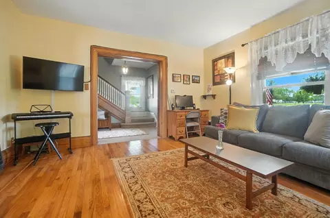 Living - 1239 Pythian Ave, Springfield, OH 45504 photo 4 of 8
