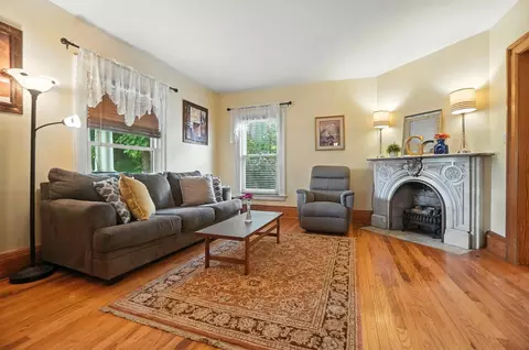 Living - 1239 Pythian Ave, Springfield, OH 45504 photo 1 of 8