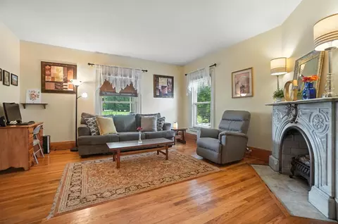 Living - 1239 Pythian Ave, Springfield, OH 45504 photo 2 of 8