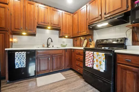 Kitchen - 1239 Pythian Ave, Springfield, OH 45504 photo 2 of 6