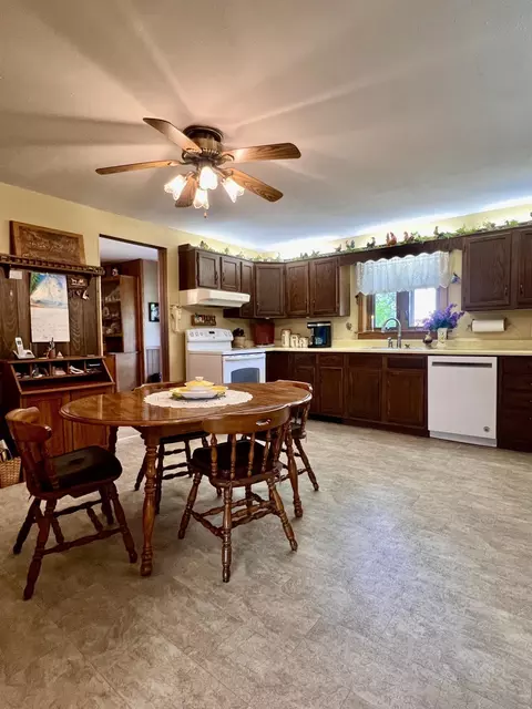 Kitchen - 7885 N Ludlow Rd, Cable, OH 43009 photo 3 of 8