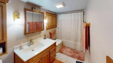 Bath - 7885 N Ludlow Rd, Cable, OH 43009 photo 1 of 1