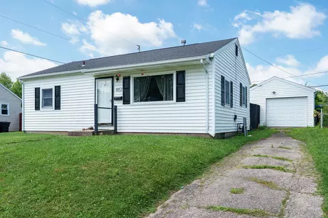 827 Barker Dr, Springfield, OH 45505 photo 3