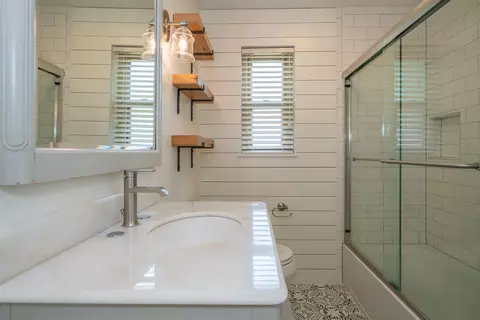 Bath - 3751 Mengel Dr, Kettering, OH 45429 photo 2 of 7