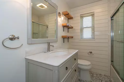 Bath - 3751 Mengel Dr, Kettering, OH 45429 photo 1 of 7