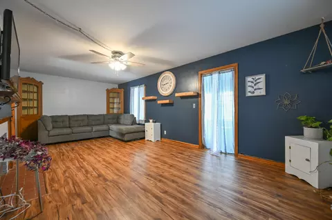 Living - 1865 Overlook Dr, Springfield, OH 45504 photo 1 of 6