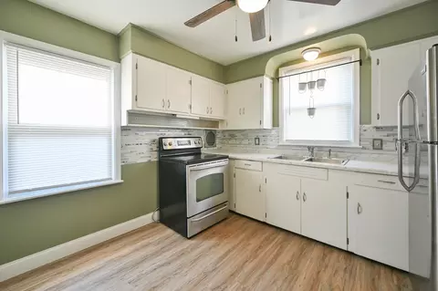 Kitchen - 1865 Overlook Dr, Springfield, OH 45504 photo 2 of 3