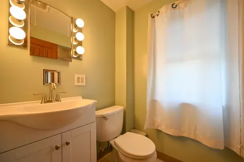 Bath - 1865 Overlook Dr, Springfield, OH 45504 photo 4 of 5