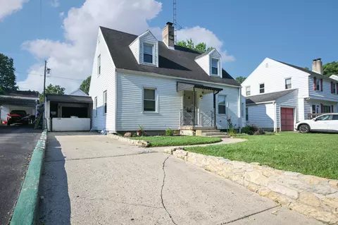 Exterior - 1865 Overlook Dr, Springfield, OH 45504 photo 2 of 8