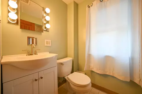 Bath - 1865 Overlook Dr, Springfield, OH 45504 photo 3 of 5