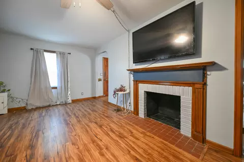 Living - 1865 Overlook Dr, Springfield, OH 45504 photo 4 of 6
