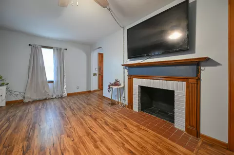 Living - 1865 Overlook Dr, Springfield, OH 45504 photo 3 of 6