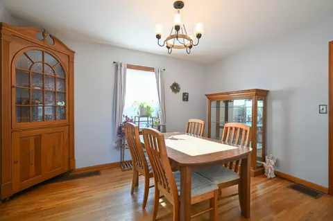 Dining - 1865 Overlook Dr, Springfield, OH 45504 photo 2 of 3