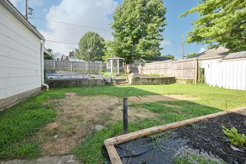 Exterior - 1865 Overlook Dr, Springfield, OH 45504 photo 4 of 8
