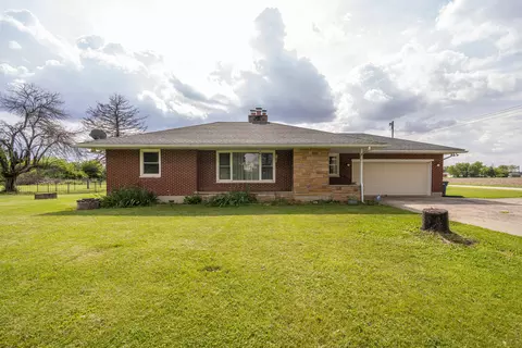 6014 Landis Rd, Brookville, OH 45309