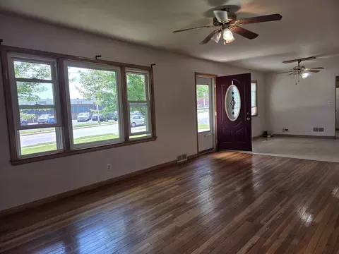 Living - 402 E Russell Rd, Sidney, OH 45365 photo 3 of 6