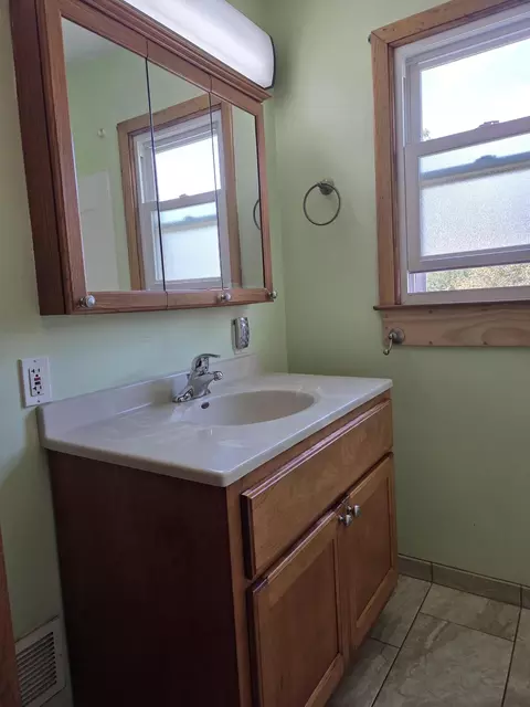 Bath - 402 E Russell Rd, Sidney, OH 45365 photo 2 of 4