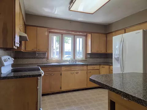 Kitchen - 402 E Russell Rd, Sidney, OH 45365 photo 2 of 5