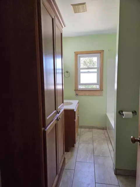 Bath - 402 E Russell Rd, Sidney, OH 45365 photo 1 of 4