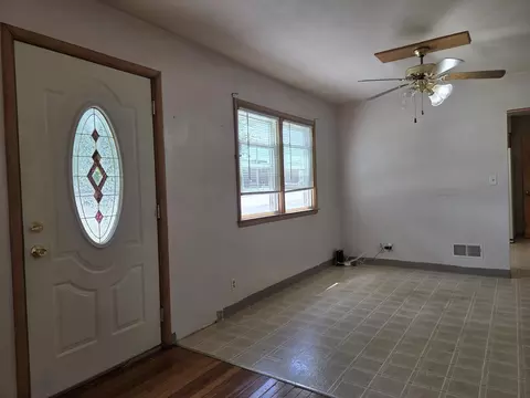 Living - 402 E Russell Rd, Sidney, OH 45365 photo 4 of 6