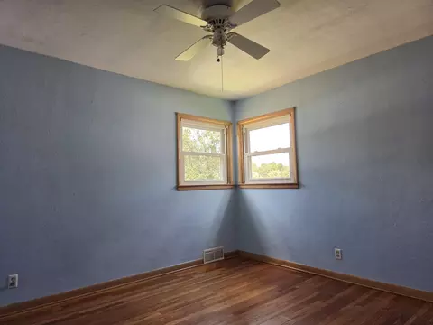 Bedroom - 402 E Russell Rd, Sidney, OH 45365 photo 5 of 7