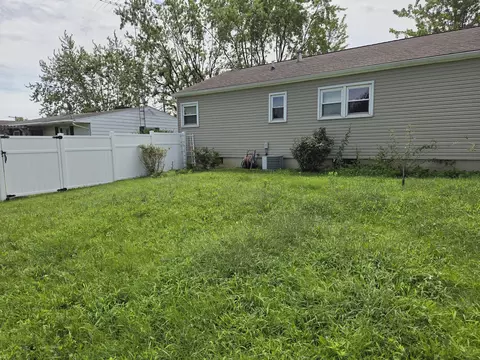 Exterior - 402 E Russell Rd, Sidney, OH 45365 photo 7 of 7