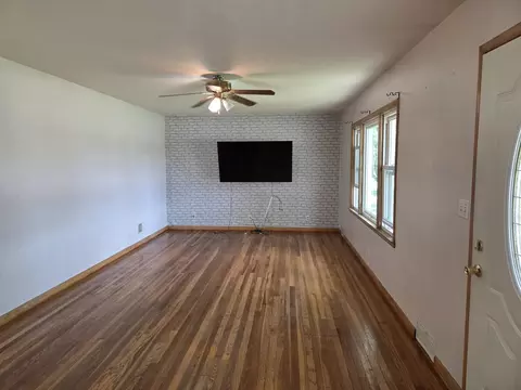 Living - 402 E Russell Rd, Sidney, OH 45365 photo 2 of 6